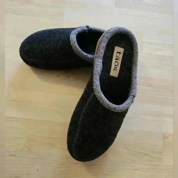 Taos Footwear Shoes - Taos wool clogs size 37 (women's 6)